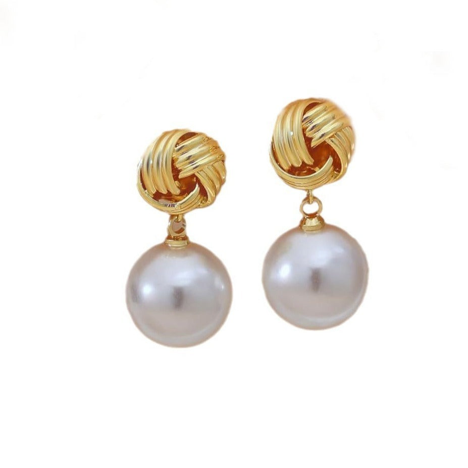 Sweet Twist Pearl Stud Earrings