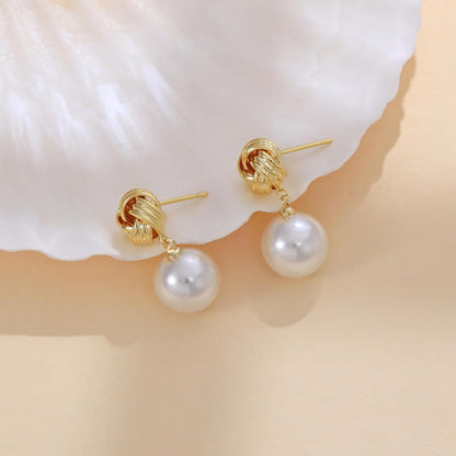 Sweet Twist Pearl Stud Earrings